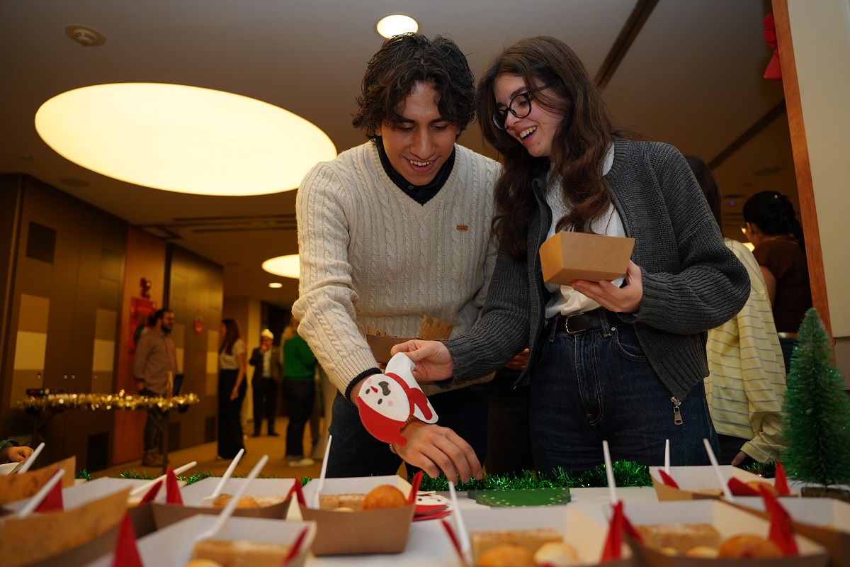 El Consulado de Colombia en Estambul celebró con connacionales el tradicional Día de las Velitas