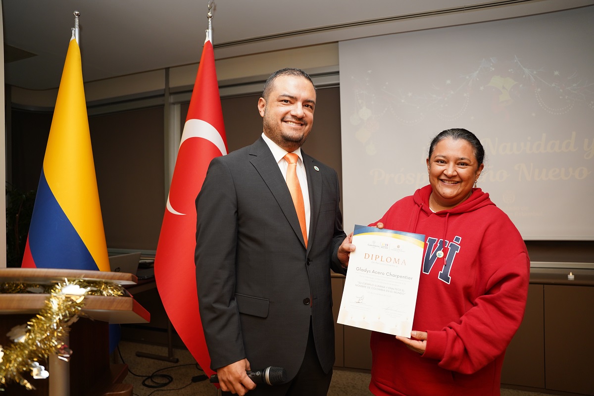 El Consulado de Colombia en Estambul celebró con connacionales el tradicional Día de las Velitas