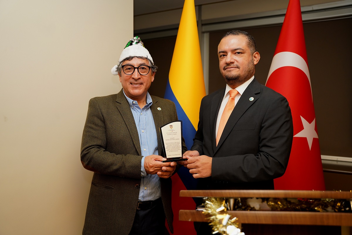 El Consulado de Colombia en Estambul celebró con connacionales el tradicional Día de las Velitas